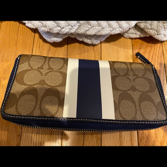 Coach shoulder bag and matching wallet - Picture 8 of 9